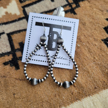 Load image into Gallery viewer, The Jean Pearl Hoops