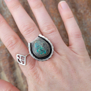 The Estelle Horse Shoe Ring - Sz 9.5