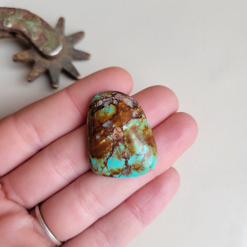 The Lexis Cabochon