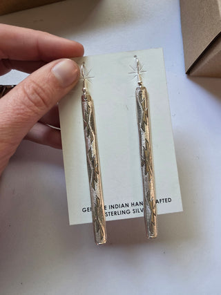 Deana - silver bar earring