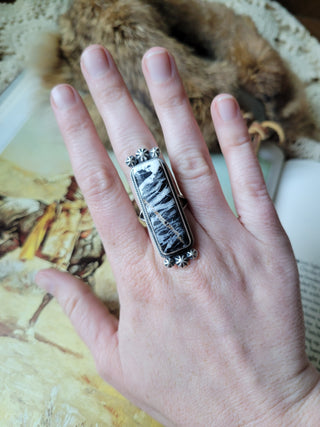 The Kuntz Bar Ring - Sz 7 - White Buffalo