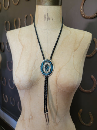 The Corina Needlepoint Cluster Bolo