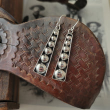 Load image into Gallery viewer, Lacey Graduated Dot Earrings