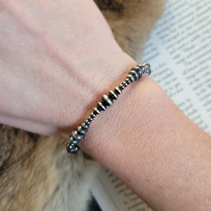 Graduated Saucer Pearl Bracelet - Stretch