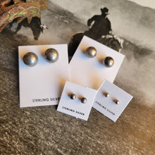 Load image into Gallery viewer, Silver Pearl Studs