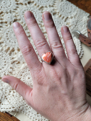 The Gery Heart Ring - Sz 7 - Red Spiny