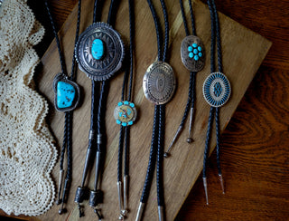 The Corina Needlepoint Cluster Bolo