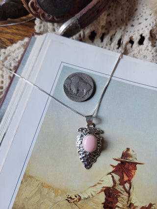 The Hazel Arrowhead Necklace - Pink Conch