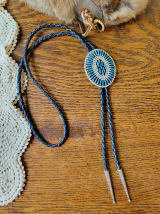 The Corina Needlepoint Cluster Bolo