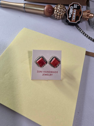 Lisandra - Red spiny studs